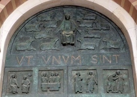 The bronze doors of Speyer Cathedral proclaim Our Lord’s desire, that 「all might be one.」